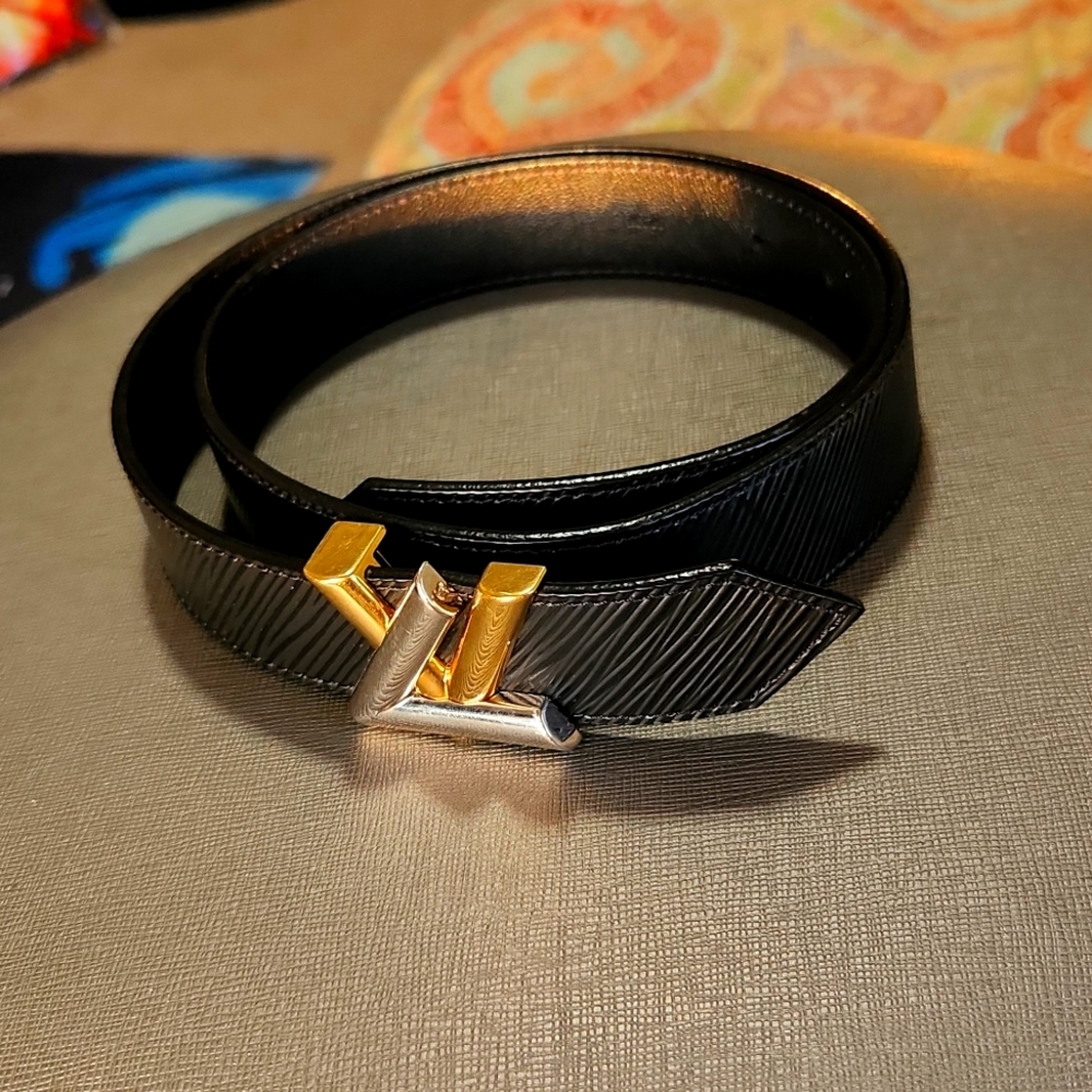 Louis Vuitton women's belt. Size 80cm. Black leather
